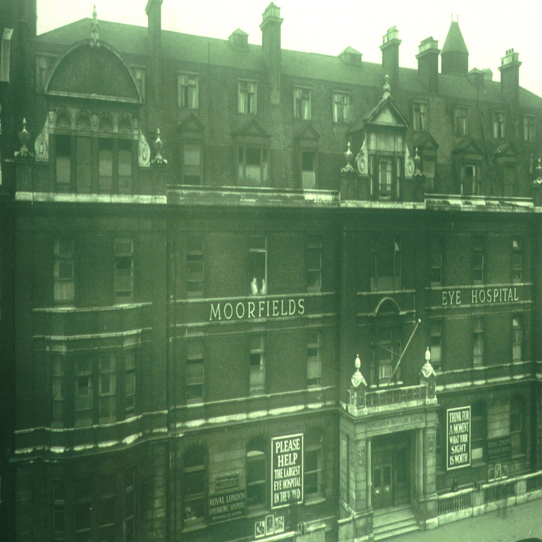 Old photograph of the exterior of Moorfields Hospital City Road